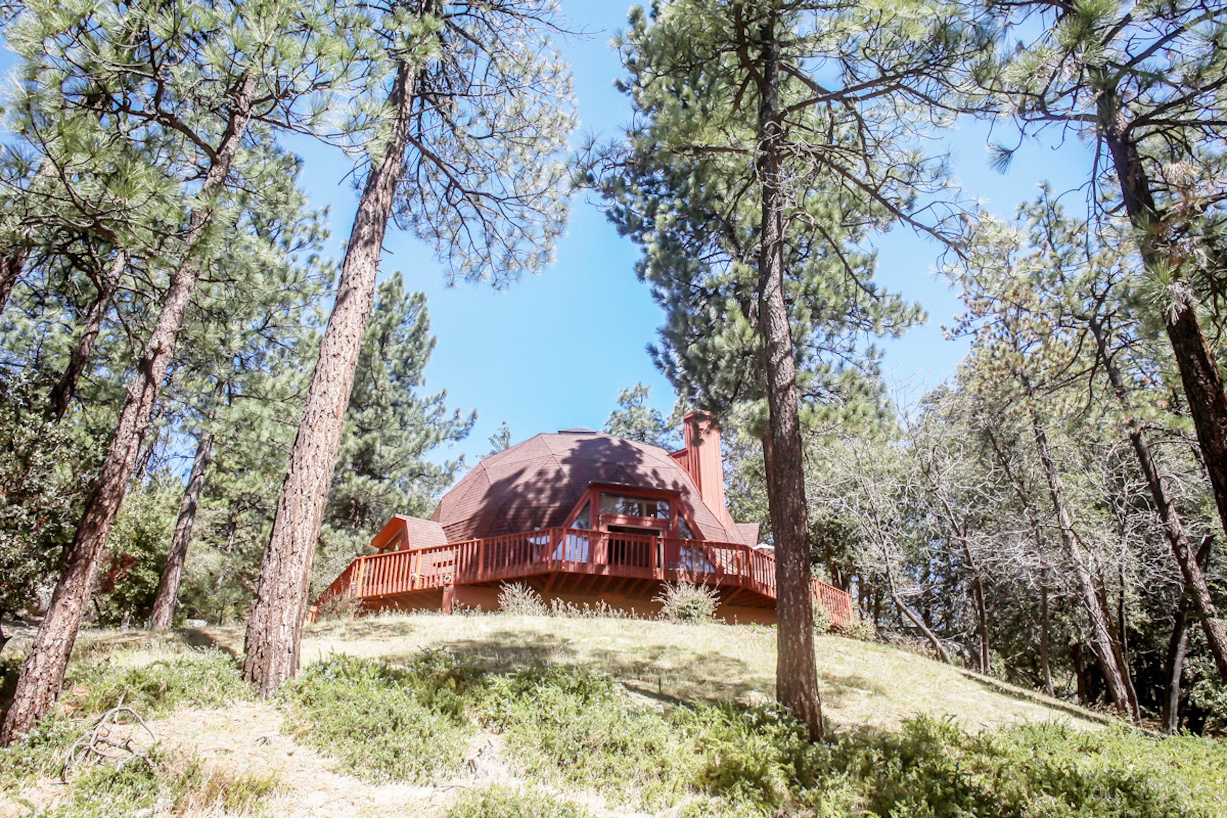 Outside view of geodesic vacation home rental 'Under the Dome' in Idyllwild, California